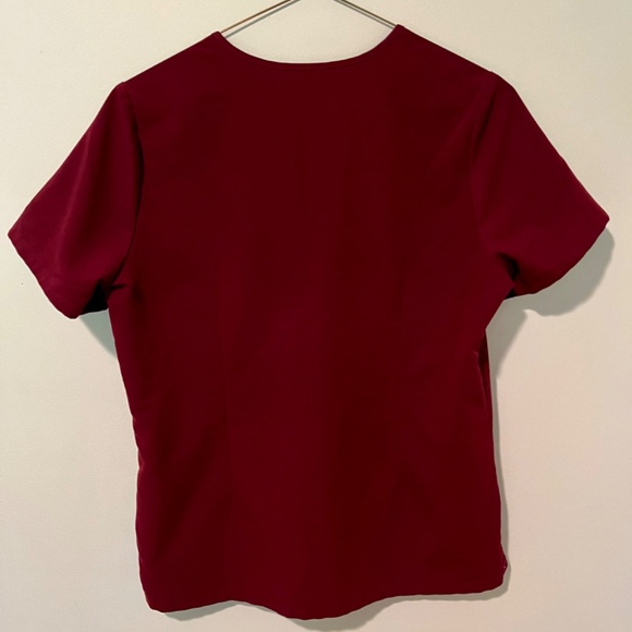 Figs Casma Three-Pocket Scrub Top Burgundy - Picture 4 of 5